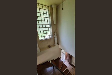 Casa à venda com 189m², 3 quartos e 2 vagasEscada