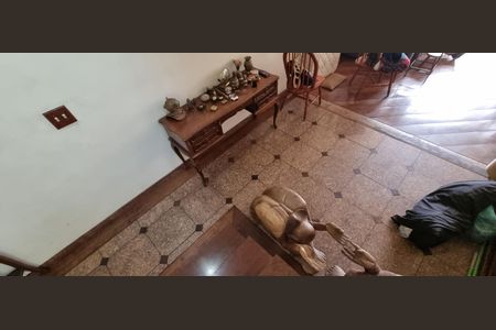 Casa à venda com 189m², 3 quartos e 2 vagasEscada