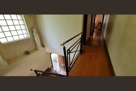 Casa à venda com 189m², 3 quartos e 2 vagasEscada