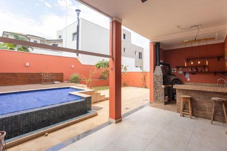 Casa de condomínio para alugar com 234m², 3 quartos e 4 vagasQuintal