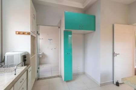 Casa de condomínio para alugar com 234m², 3 quartos e 4 vagasCozinha