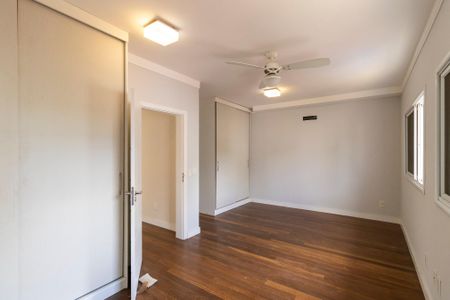 Casa de condomínio para alugar com 234m², 3 quartos e 4 vagasSuíte 2