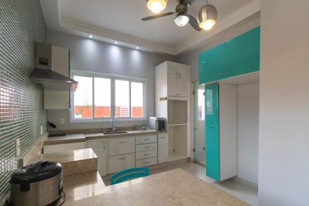 Casa de condomínio para alugar com 234m², 3 quartos e 4 vagasCozinha