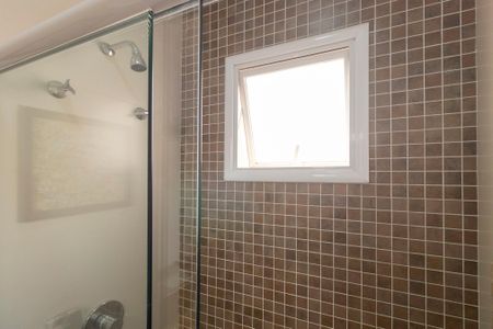 Casa de condomínio para alugar com 234m², 3 quartos e 4 vagasBanheiro da suíte 3