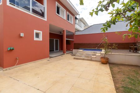 Casa de condomínio para alugar com 234m², 3 quartos e 4 vagasQuintal