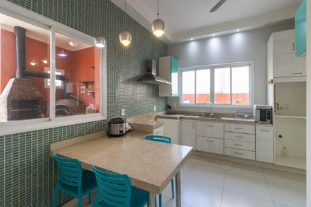 Casa de condomínio para alugar com 234m², 3 quartos e 4 vagasCozinha