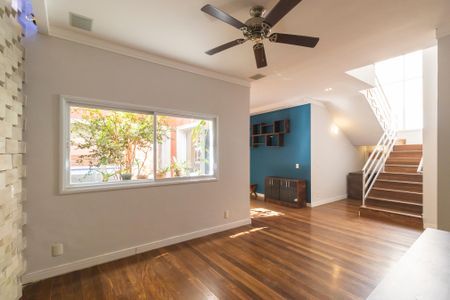 Casa de condomínio para alugar com 234m², 3 quartos e 4 vagasSala