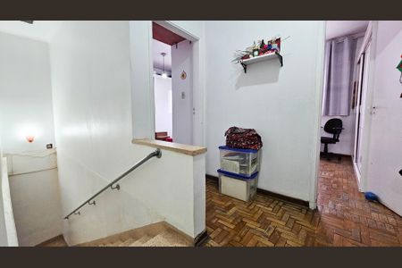 Casa à venda com 150m², 4 quartos e 2 vagas Casa à venda com 150m², 4 quartos e 2 vagasCorredor