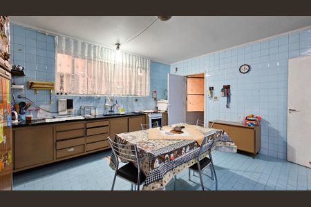 Casa à venda com 150m², 4 quartos e 2 vagas Casa à venda com 150m², 4 quartos e 2 vagasCozinha