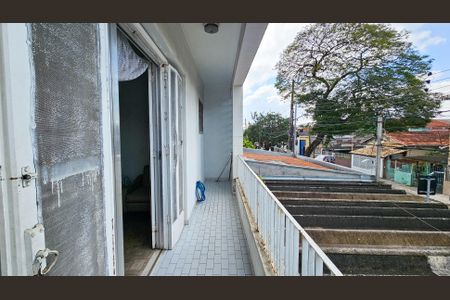 Casa à venda com 150m², 4 quartos e 2 vagas Casa à venda com 150m², 4 quartos e 2 vagasVaranda