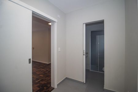 Corredor de apartamento à venda com 2 quartos, 100m² em Santo Antônio, Porto Alegre