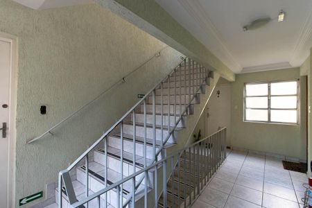 Apartamento à venda com 60m², 2 quartos e 1 vagaEscada