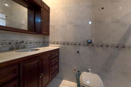 Casa para alugar com 250m², 4 quartos e 6 vagasBanheiro da Suíte 2