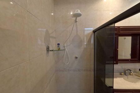 Casa para alugar com 250m², 4 quartos e 6 vagasBanheiro da Suíte 1