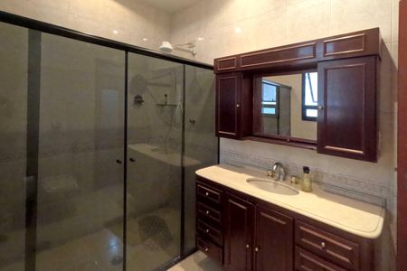 Casa para alugar com 250m², 4 quartos e 6 vagasBanheiro da Suíte 1