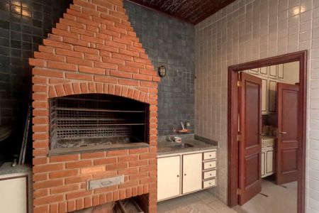 Casa para alugar com 250m², 4 quartos e 6 vagasÁrea Externa