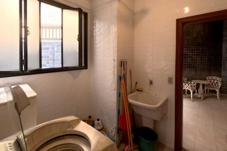 Casa para alugar com 250m², 4 quartos e 6 vagasÁrea de Serviço