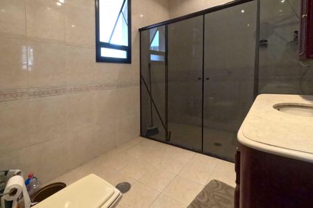 Casa para alugar com 250m², 4 quartos e 6 vagasBanheiro da Suíte 1