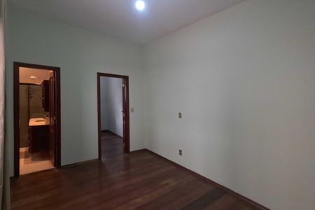 Casa para alugar com 250m², 4 quartos e 6 vagasSuíte 1