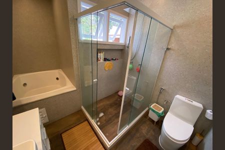 Casa à venda com 600m², 6 quartos e 3 vagasBanheiro da Suíte 1