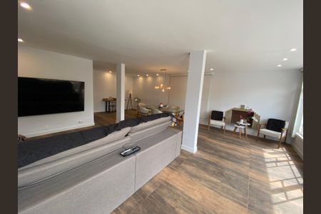 Sala de casa à venda com 6 quartos, 600m² em Taquara, Rio de Janeiro