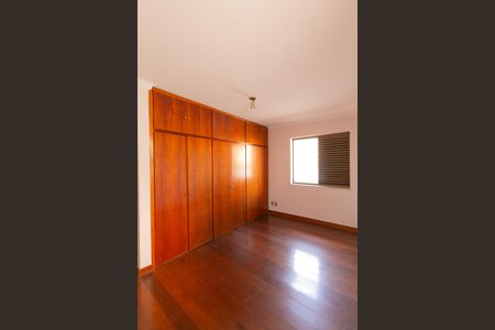 Casa à venda com 339m², 5 quartos e 4 vagasQuarto 4