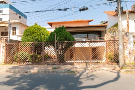 Casa à venda com 339m², 5 quartos e 4 vagasFachada