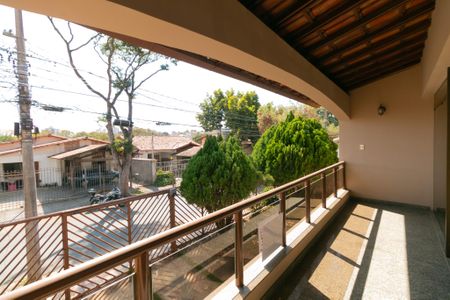 Casa à venda com 339m², 5 quartos e 4 vagasSala