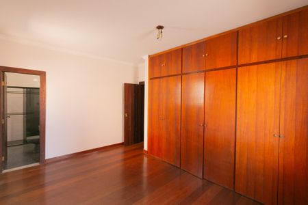 Casa à venda com 339m², 5 quartos e 4 vagasQuarto 4