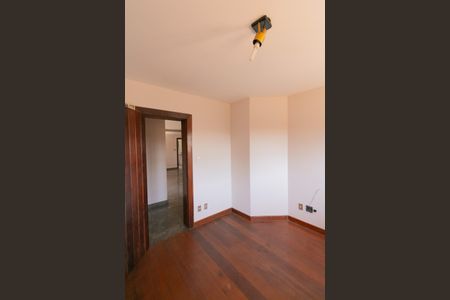 Casa à venda com 339m², 5 quartos e 4 vagasQuarto 1