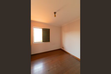 Casa à venda com 339m², 5 quartos e 4 vagasQuarto 3