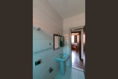 Casa à venda com 339m², 5 quartos e 4 vagasBanheiro 