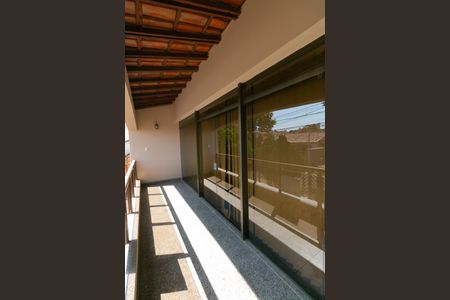 Casa à venda com 339m², 5 quartos e 4 vagasSala
