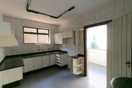 Casa à venda com 339m², 5 quartos e 4 vagasCozinha