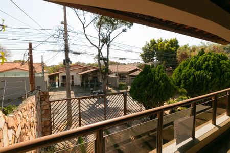 Casa à venda com 339m², 5 quartos e 4 vagasSala