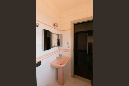 Casa à venda com 339m², 5 quartos e 4 vagasBanheiro do Quarto 3