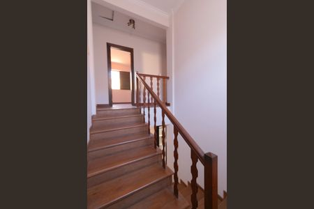 Casa à venda com 339m², 5 quartos e 4 vagasEscada