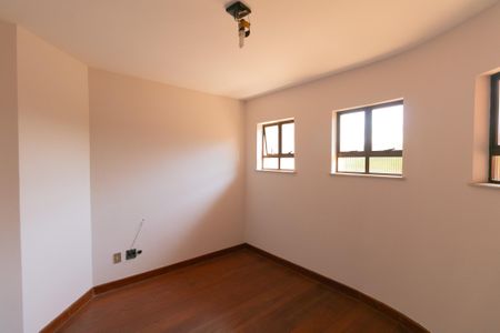Casa à venda com 339m², 5 quartos e 4 vagasQuarto 1
