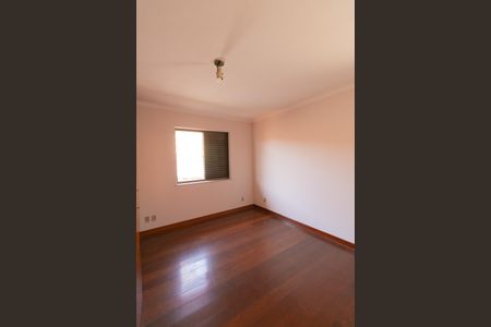 Casa à venda com 339m², 5 quartos e 4 vagasQuarto 4