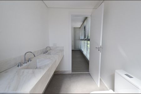 Apartamento à venda com 143m², 4 quartos e 3 vagasBanheiro Suite 2