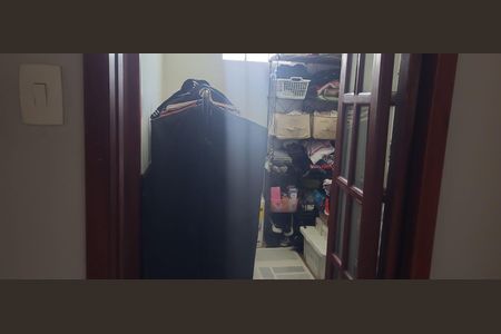 Casa à venda com 160m², 3 quartos e 2 vagas Casa à venda com 160m², 3 quartos e 2 vagasCloset