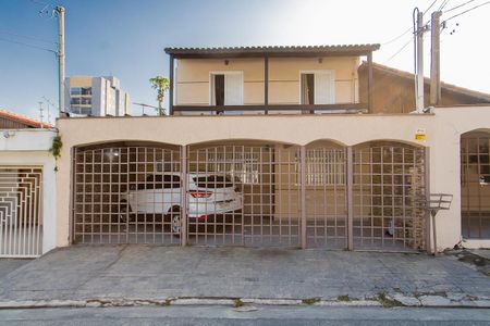 Casa à venda com 160m², 3 quartos e 2 vagas Casa à venda com 160m², 3 quartos e 2 vagasFachada