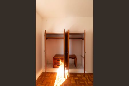 Casa à venda com 160m², 4 quartos e 2 vagasQuarto 01 - armários