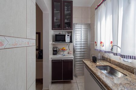 Casa à venda com 100m², 2 quartos e 2 vagas Casa à venda com 100m², 2 quartos e 2 vagasCozinha