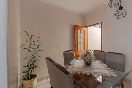 Casa à venda com 100m², 2 quartos e 2 vagas Casa à venda com 100m², 2 quartos e 2 vagasSala de Jantar