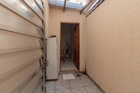 Casa à venda com 100m², 2 quartos e 2 vagas Casa à venda com 100m², 2 quartos e 2 vagasEntrada