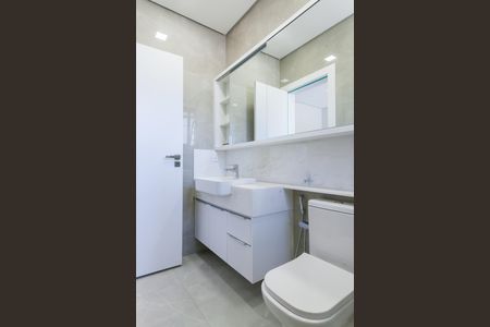 Casa de condomínio à venda com 612m², 4 quartos e 6 vagasBanheiro suite 2