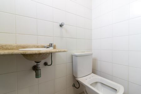 Apartamento à venda com 210m², 3 quartos e 3 vagas Apartamento à venda com 210m², 3 quartos e 3 vagasBanheiro de Serviço