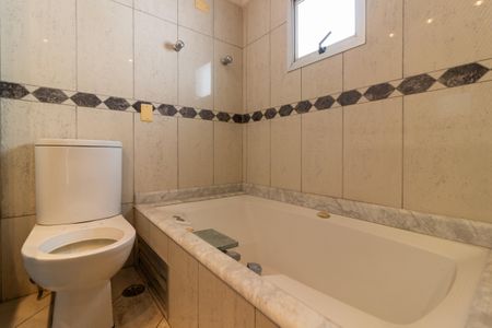 Apartamento à venda com 210m², 3 quartos e 3 vagas Apartamento à venda com 210m², 3 quartos e 3 vagasBanheiro da Suíte