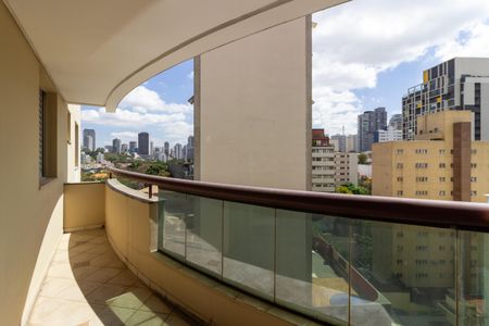 Apartamento à venda com 210m², 3 quartos e 3 vagas Apartamento à venda com 210m², 3 quartos e 3 vagasVaranda